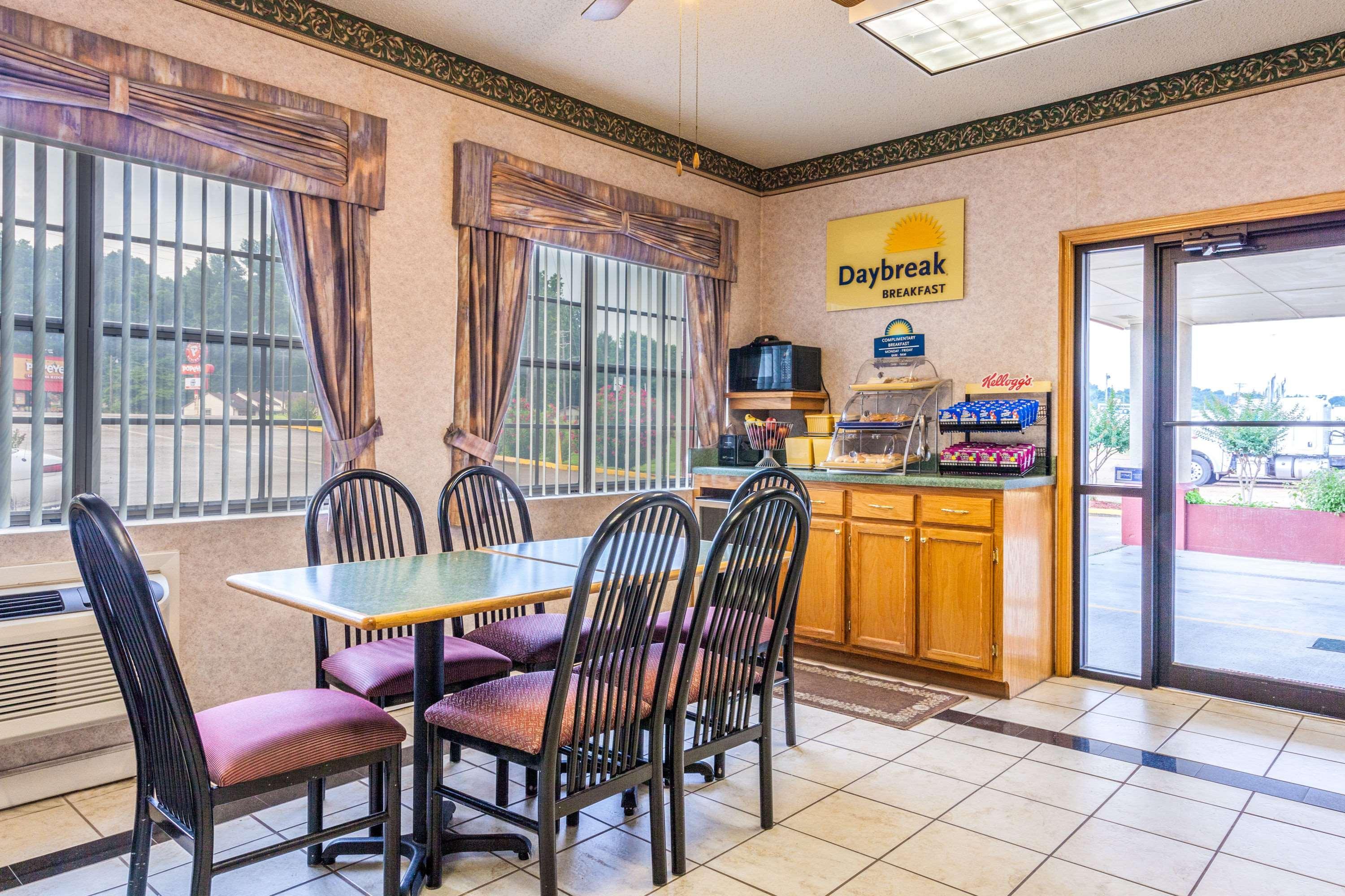Days Inn By Wyndham Yazoo City Exterior photo